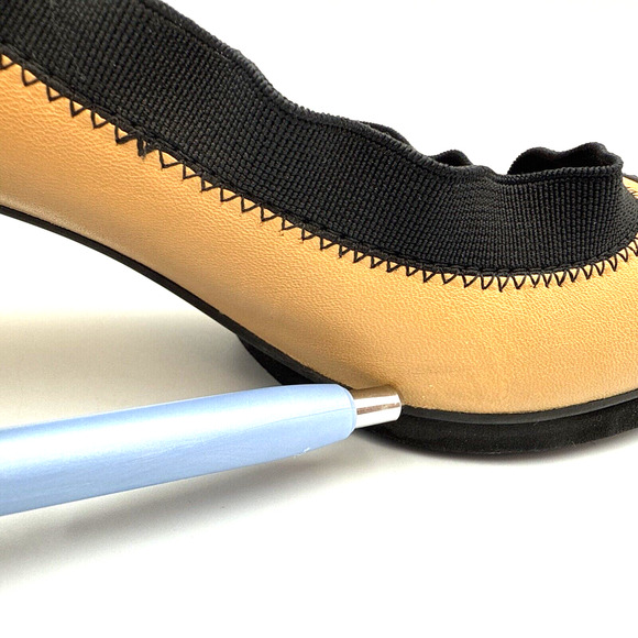 Tory Burch Black and Tan Heels Size 7 - Picture 11 of 12